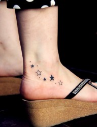 时尚唯美的脚踝处小星星纹身