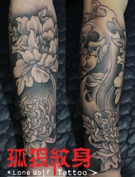 宝坻纹身 牡丹菊花包小臂纹身 孤狼纹身工作室作品 天津