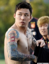 足球名将张琳芃个性手臂纹身