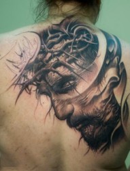 背部经典耶稣肖像纹身