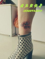 脚踝上的玫瑰纹身 安阳水冶纹身金左堂纹身 盖疤痕 修改纹身