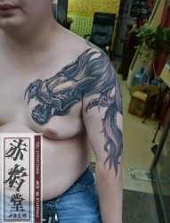 山东纹身 男士霸气过肩龙纹身 设计纹身