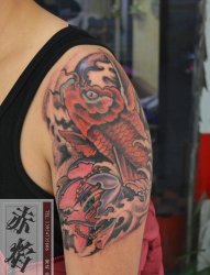 大臂纹身 大臂招财鲤鱼纹身 设计纹身 赤焰堂纹身店