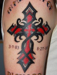 男人喜欢的十字架纹身图案