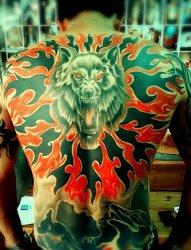 狼刺青  傳統背景與主圖   搭配圖騰纹身