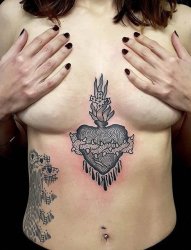 多款神圣的心之火焰的圣心纹身图案