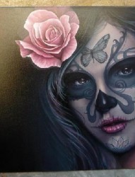 女士美女和粉色玫瑰素材纹身图案