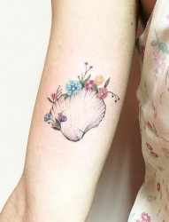 女生喜欢的小清新花朵纹身图案来自路易莎