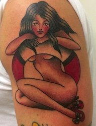 Old School风格黑红色女孩纹身图案来自拉多洛雷斯