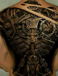 男子满背超帅气的3D机械齿轮纹身图案