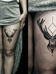 女性左大腿上性感的几何图形鹿头纹身图片