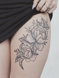 女孩性感腿部的漂亮纹身图案