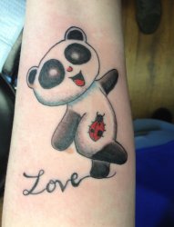 可爱的黑白熊猫纹身图案