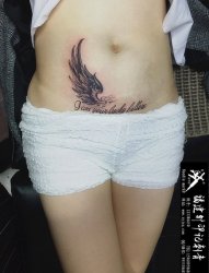 腹部翅膀纹身