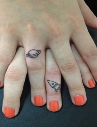 11款可爱清新的手指小纹身图案
