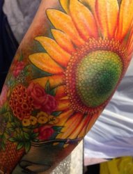 迷人的植物彩虹色花卉纹身图案来自于纹身师艾米