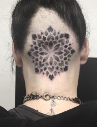 超完美黑色曼陀罗图案纹身点刺技巧来自纹身师利迪娅