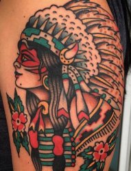 热闹的传统美女纹身图案来自迈克·苏亚雷斯