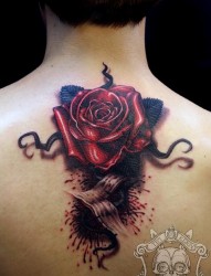 背部妖艳的玫瑰纹身