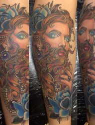 小腿上漂亮的个性的长胡子的女子纹身图片