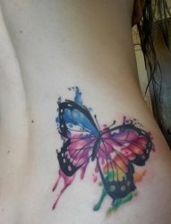 漂亮的黑色蝴蝶纹身水彩泼墨纹身图片