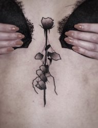 黑色抽象线条纹身点刺技巧手握黑白玫瑰花纹身图片