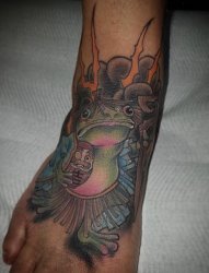 脚背上彩色纹身动物青蛙和达摩不倒翁纹身卡通纹身小图片