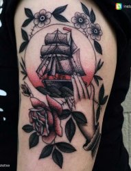 手臂上彩色纹身点刺技巧纹身小帆船花边纹身图片