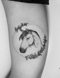 一组黑白纹身风格的小动物纹身图案