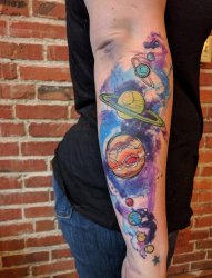 手臂上纹身彩绘技巧渐变纹身几何元素纹身小星球纹身图片