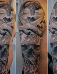 一款欧美黑白花臂纹身图片