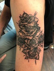 手臂上纹身黑白灰风格抽象线条纹身点刺技巧植物纹身素材花朵纹身图片