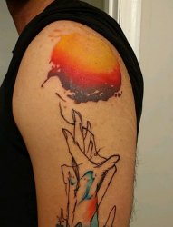 手臂上彩绘纹身技巧抽象线条纹身彩色渐变纹身几何元素纹身手部纹身图片