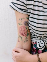 女生水彩小清新植物花纹身图案
