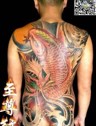 男性满背鲤鱼纹身，菏泽最好的纹身店