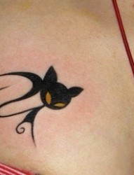 女生胸部一款具有魔力的小狐狸纹身
