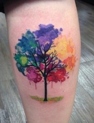 女生小腿上彩绘水彩七彩泼墨树纹身图片