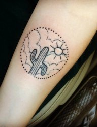 女生手臂上黑色点线几何线条仙人掌纹身图片