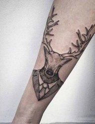 多款关于麋鹿的黑色素描点刺技巧动物纹身图案
