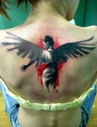 女生背部黑色素描点刺技巧翅膀纹身图片