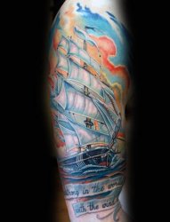 男生手臂上彩绘水彩创意帆船花臂纹身图片