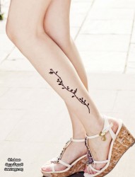 小腿部漂亮的花藤纹身