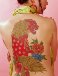 女性后背好看的唐狮图案tangshituan和花朵