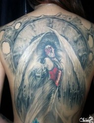 背部带翅妖精纹身图案