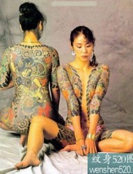漂亮的日本女性全胛纹身