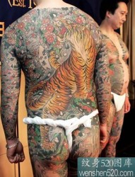 日本风格满背猛虎纹身