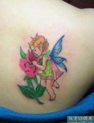 抱着玫瑰花的小女孩天使纹身