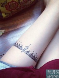 美女大腿上的图腾纹身作品图片