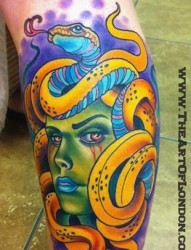 腿部纹身：美女蛇纹身图案