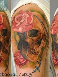 手臂精美时尚的一张欧美彩色骷髅纹身图案
